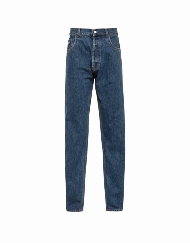 CHA00501 Klassische Jeans mit Markenplakette und fünf Taschen